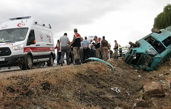 Elazığ'da korkunç kaza, ölü ve yaralı var