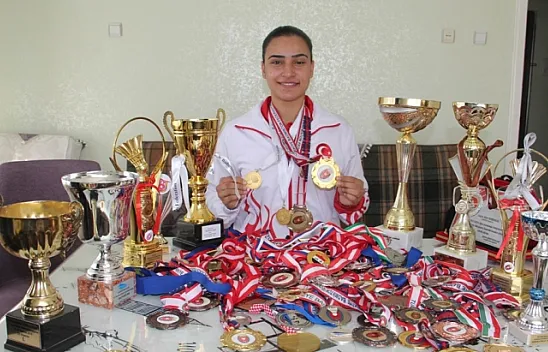 18 yaşında 70 madalya kazandı