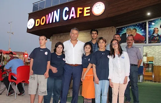 Downlu Sendromlu çocukları hayata bağlayan kafe