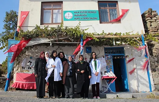 Asırlık evde hem üretip, hem satıyorlar