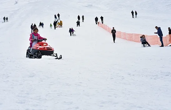 Hazar Gölü kıyısındaki kayak merkezine ilgi artıyor