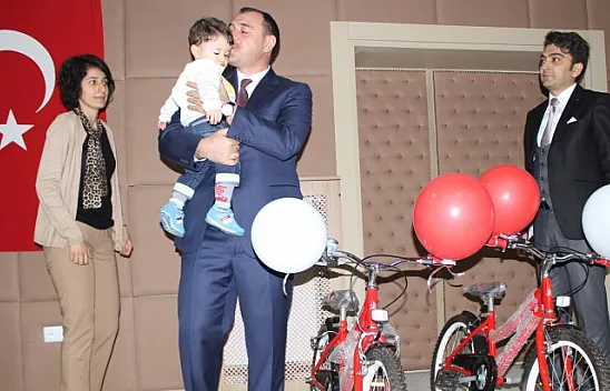 Şehit çocuklarına bisiklet hediye edildi