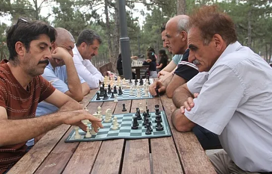 'Sokakta Satranç Var'