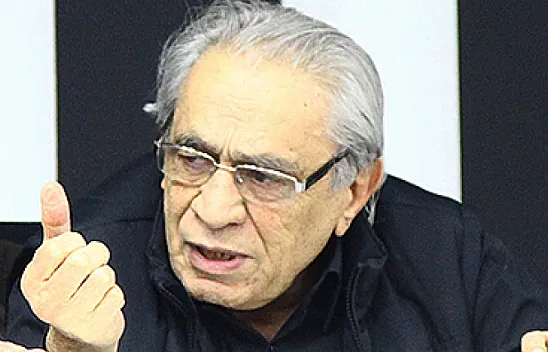 Elazığlı ünlü gazeteci yaşama veda etti