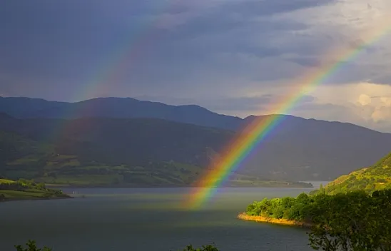 Tarihi ilçe Palu'da gökkuşağı büyüledi