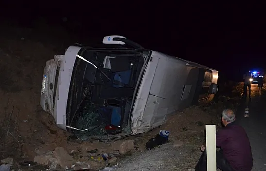 Elazığ yolcu otobüsü Konya'da devrildi