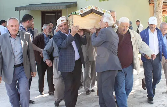 Annelerinin cesediyle 15 gün yaşadılar