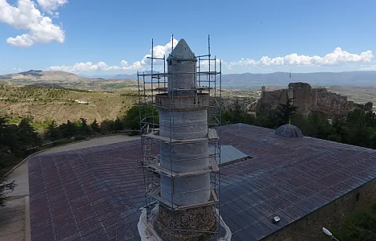 Ulu Cami'nin eğik minare restorasyonu tamamlandı