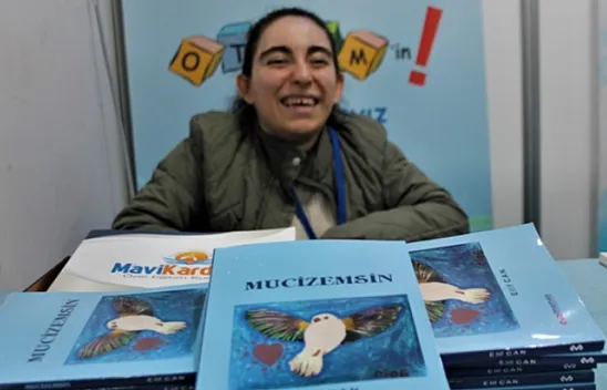 Elif Can, Kitap Fuarında okuyucularıyla buluşuyor