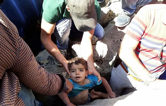 2,5 yaşındaki Ferhat, 25 saat sonra kayalıklarda bulundu