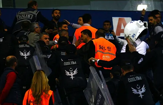 Adana Demirspor - Elazığspor maçı sonrası arbede çıktı