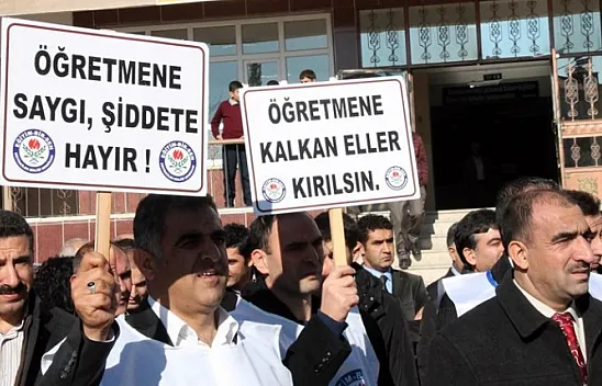 Öğrenci velisi müdür yardımcısını darp etti