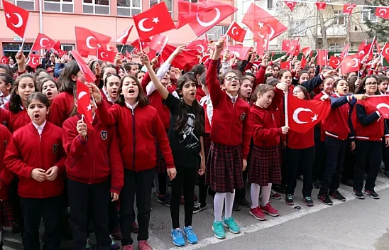 Ortaokul öğrencilerinden 'Şehitler yoklaması'