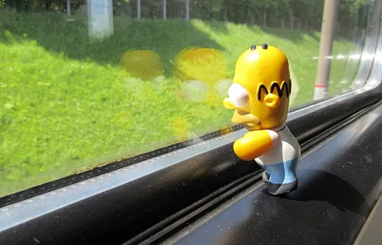 40 yaşında 550 oyuncağıyla dünyayı geziyor