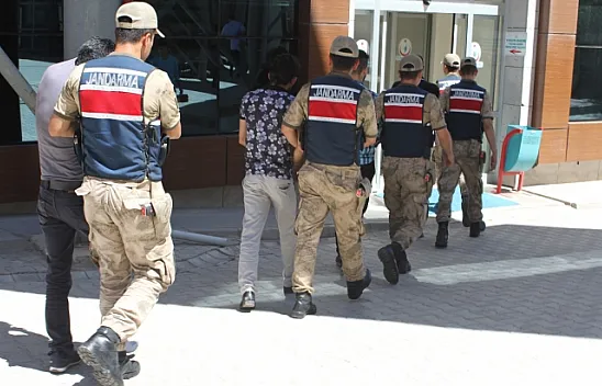 Hassas terazili uyuşturucu taciri 2 şüpheli tutuklandı