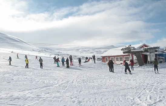 Hazarbaba'da kayak sezonu açıldı