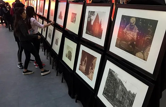 Liseli öğrencilerin gravür sergisi