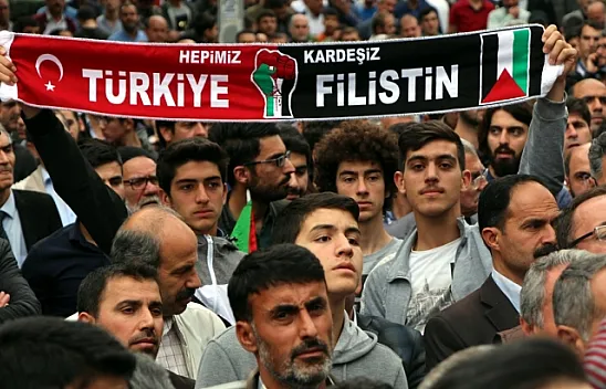 Şehit Filistinliler için gıyabi cenaze namazı