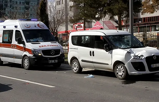 Elazığ'da kaza! 3 yaralı