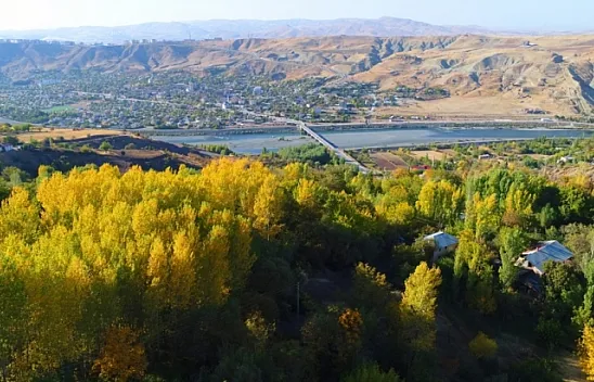 Tarihi ilçe Palu'da sonbahar güzelliği