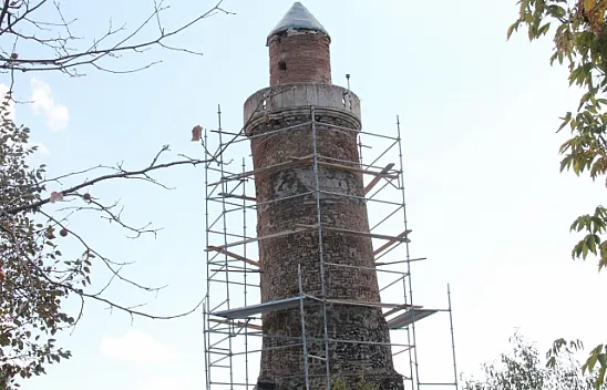 Ulu Cami'nin eğik minaresi koruma altına alınıyor