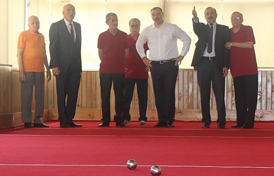 Vali Kaldırım huzurevi sakinleriyle bayramlaştı