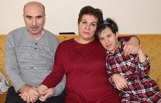 Eli öpülesi örnek anne