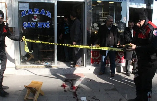 Çay ocağı önünde silahlı saldırı: 3 yaralı