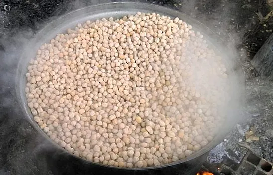 Tadını kavrulduğu kumdan alan Ağın leblebisine talep arttı