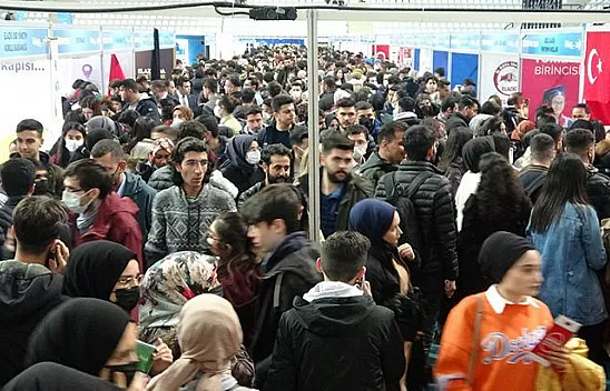 Güneydoğu Kariyer Fuarı'na binlerce öğrenci akın etti