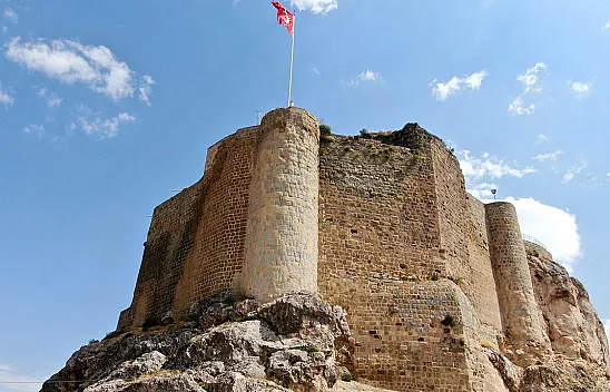 Harput Kalesi'nde restorasyon çalışmaları sürüyor