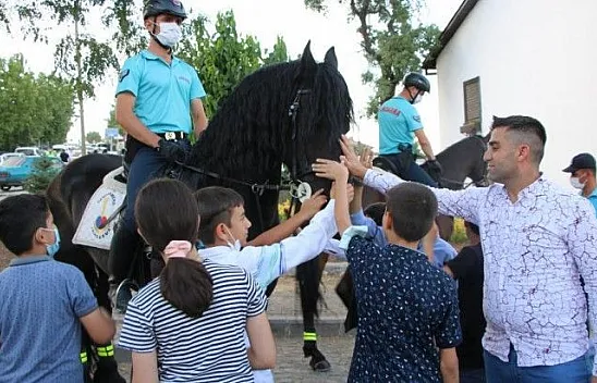 Harput'ta atlı jandarma timlerine yoğun ilgi