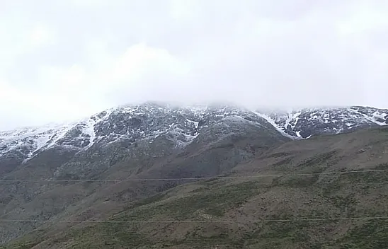 Hazarbaba Dağı'na kar yağdı