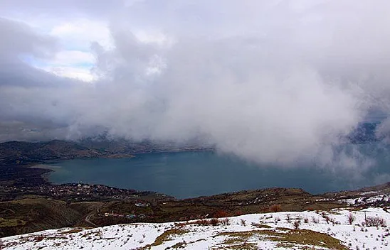 Hazarbabada kar ve bulutların görsel şöleni