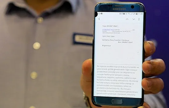 Hesabına yanlışlıkla yatan parayı iade etti