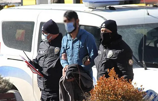 Kablo çalarken yakalandı