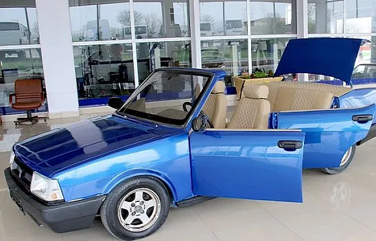Hurda otomobil, üstü açık lüks otomobile döndü