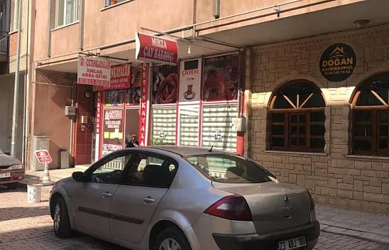 Husumetlisini çay ocağında silahla vurarak öldürdü