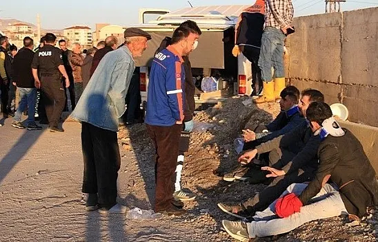 İşçi servisi beton bloka çarptı! Çok sayıda yaralı var…