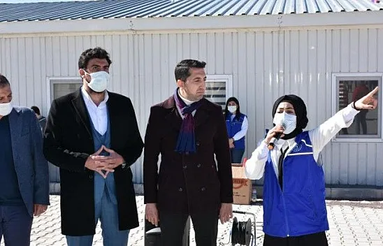 İstiklal Marşını ezbere okuyan Suriyeli Ayşe, duygulandırdı