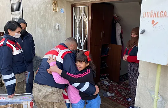 Jandarma ekipleri depremzedeleri unutmadı