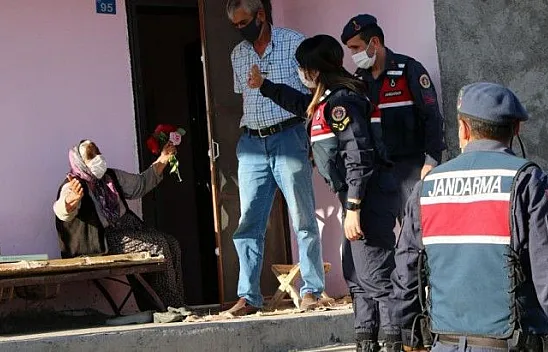 Jandarma hem duygulandı, hem duygulandırdı