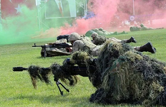 Jandarmadan tatbikatlı coşkulu kutlama