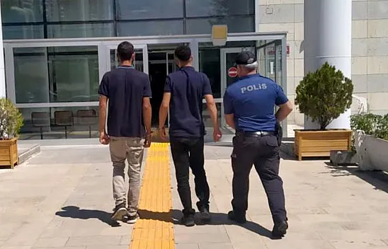 Kablo hırsızları suçüstü yakalandı