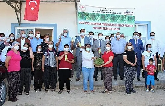 Kadın çiftçiler elde ettikleri ürünlerini sergiledi