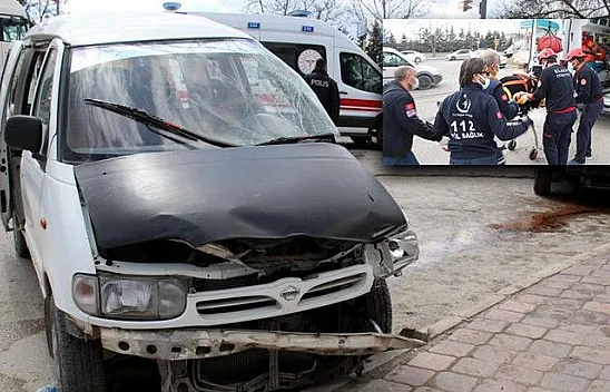 Kamyonet ile minibüs çarpıştı! Çok sayıda yaralı var
