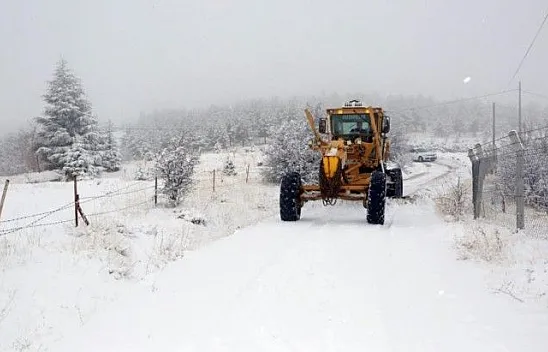Kar etkili oldu, 101 köy yolu kapandı