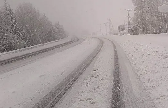 Kar yağışı ulaşımı durma noktasına getirdi