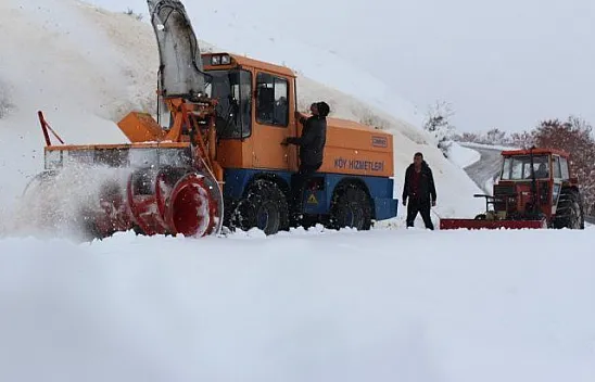 Karla kapanan köy yolları ulaşıma açıldı