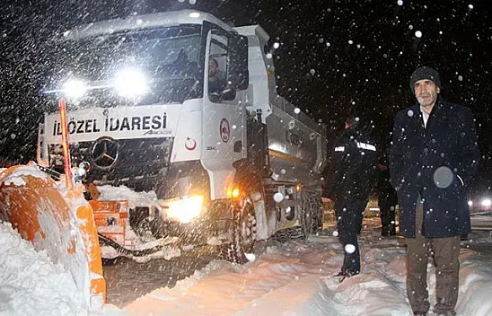 Karla mücadele ekipleri çalışmalarını sürdürüyor